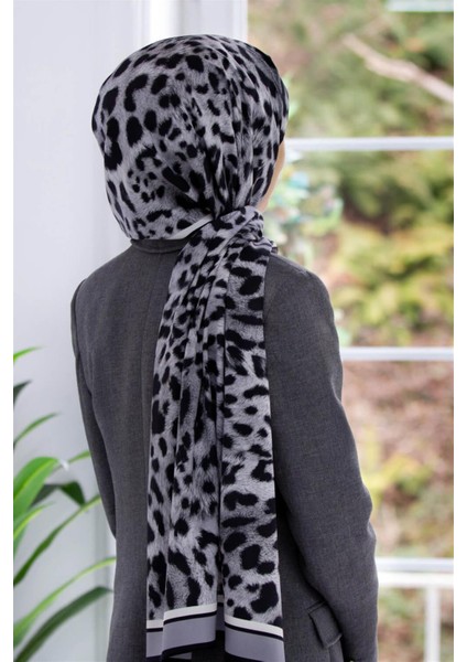 Lüks Medine Ipeği Leopar Desenli Gümüş Renkli 75X195 Kırışmaz Şal Moss Krep Dikiş Tipi Italyan Dikişli