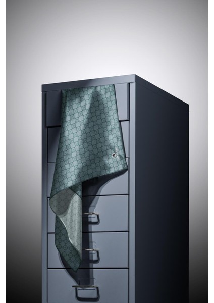 %100 Twill Ipek Monogram Desenli Cam Göbeği Renkli 90X90 Eşarp Dikim Şekli : El Dikişi
