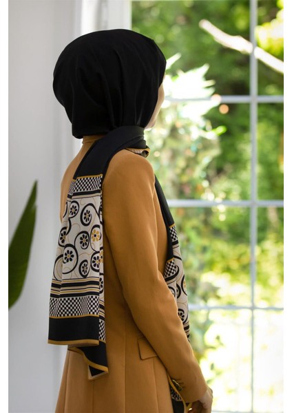 Lüks Medine Ipeği Kenar Motifi Çiçek Desenli Siyah - Gold Renkli 75X195 Kırışmaz Şal Moss Krep Dikiş Tipi Italyan Dikişli