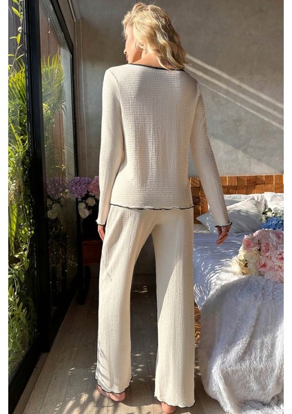 Kadın Beyaz Örme Kumaş V Yaka Düğmeli Rahat Şık Pijama Takımı fiyatları