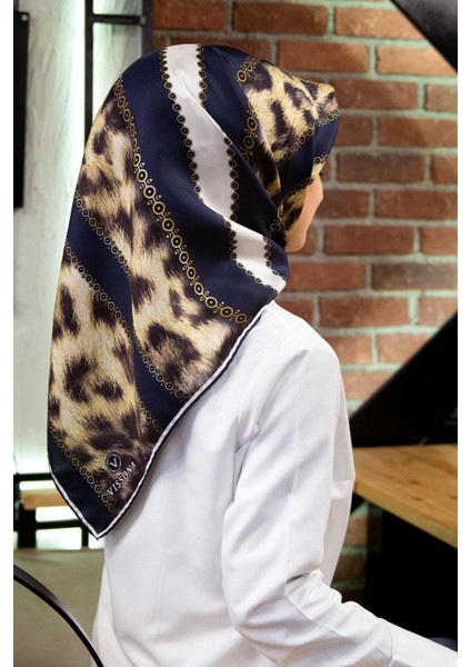 %100 Twill Ipek Leopar Desenli Lacivert - Krem Renkli 90X90 Eşarp Dikim Şekli : El Dikişi