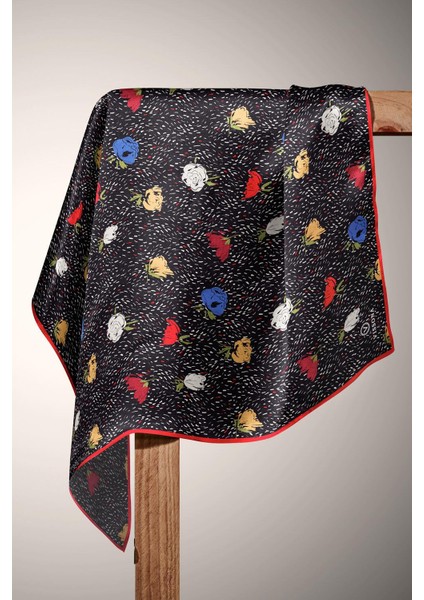 %100 Twill Ipek Çıtır Çiçek Desenli Kırmızı - Saks Renkli 90X90 Eşarp Dikim Şekli : El Dikişi