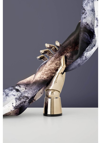 %100 Twill Ipek Dokulu ve Geometrik Desenli Bej - Gri Renkli 90X90 Eşarp Dikim Şekli : El Dikişi modelleri