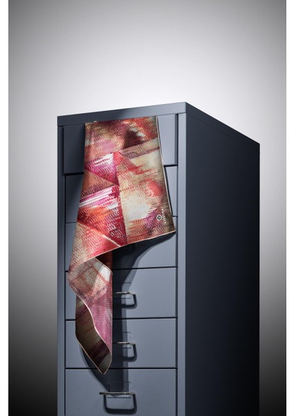 %100 Twill Ipek Efektli ve Geometrik Desenli Somon - Pudra Renkli 90X90 Eşarp Dikim Şekli : El Dikişi modelleri