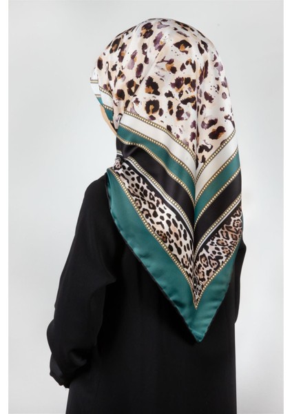 Twill Kemerli ve Leopar Desenli Petrol Yeşili Renkli 90X90 Eşarp (Ipek Içermez) Dikim Şekli : El Dikişi