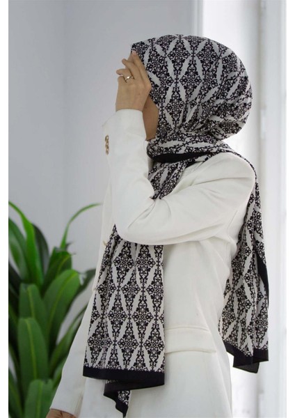 Lüks Medine Ipeği Barok Desenli Krem Renkli Kırışmaz Şal Moss Krep Dikiş Tipi Italyan Dikişli