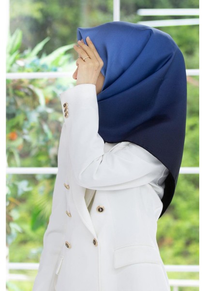 %100 Twill Ipek Degrade Desenli Lacivert - Buz Mavisi Renkli 90X90 Eşarp Dikim Şekli : El Dikişi