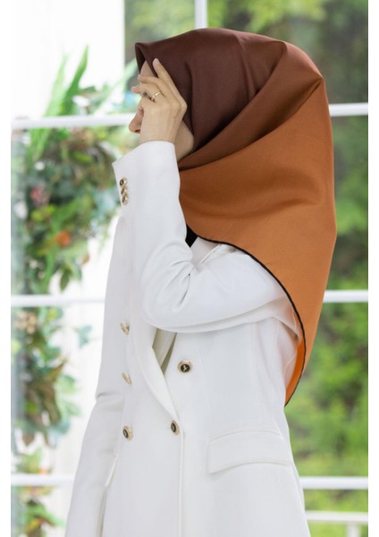 %100 Twill Ipek Degrade Desenli Taba Renkli 90X90 Eşarp Dikim Şekli : El Dikişi