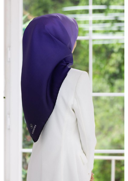 %100 Twill Ipek Degrade Desenli Mor Renkli 90X90 Eşarp Dikim Şekli : El Dikişi
