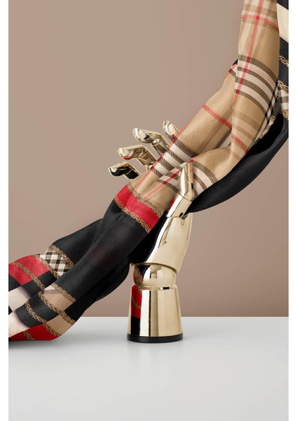 %100 Twill Ipek Ekose Desenli Kırmızı Renkli 90X90 Eşarp Dikim Şekli : El Dikişi