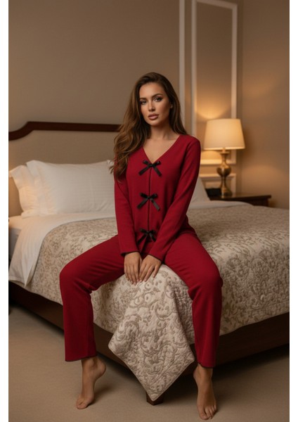 Kadın Bordo Fiyonklu Iç Çamaşırı ve Uzun Kollu V Yaka Pijama Takımı 4'lü Set indirimleri