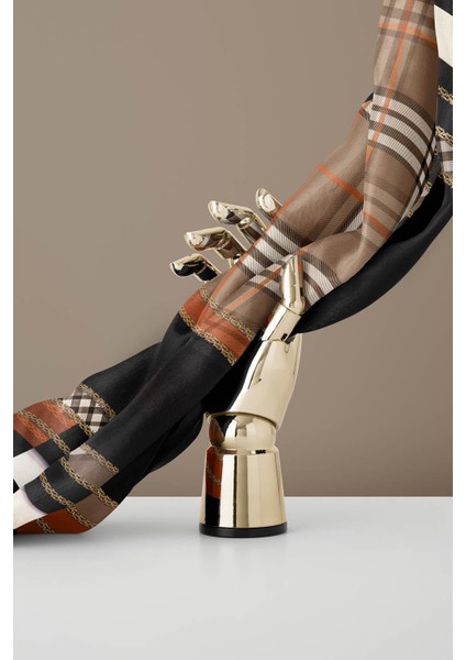 % 57 Ipek % 43 Viskon Twill Ipek Ekose Desenli Taba Renkli 90X90 Eşarp Dikim Şekli : El Dikişi