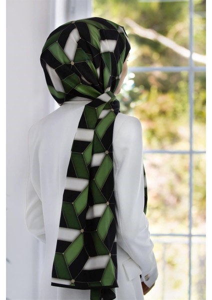 Lüks Medine Ipeği Geometrik Desenli Zümrüt Yeşili Renkli 75X195 Kırışmaz Şal Moss Krep Dikiş Tipi Italyan Dikişli