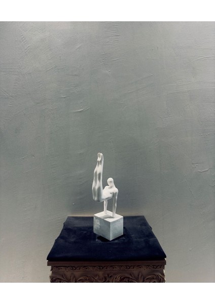 Minimalist Akrobat Heykel – 35X10 cm Modern Dekoratif Sanatsal Ev Aksesuarı fiyatları
