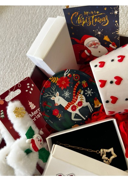 Premium Yılbaşı Hediye Kutusu , Özel Tasarım Yeni Yıl Seti Sürpriz Set Beyaz Yılbaşı Hediye Kutusu – Kalp Desenli Kupa, 2 Takı ve Aksesuarlarla Zenginleştirilmiş Özel Hediye Paketi fırsatları