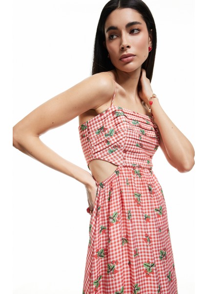 Viskon Astarlı Pencere Detaylı Pötikareli Çilek Baskılı Ince Askılı Elbise