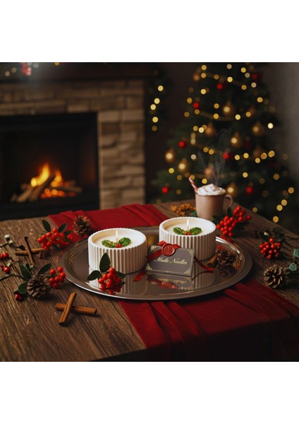 Kokina Süslemeli Yılbaşı Özel Mum Seti – 2’li El Yapımı Kokulu Mum (8 × 3,7 Cm)