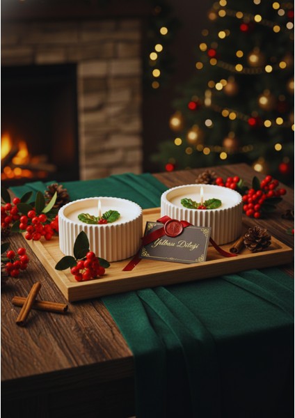 Kokina Süslemeli Yılbaşı Özel Mum Seti – 2’li El Yapımı Kokulu Mum (8 × 3,7 Cm)