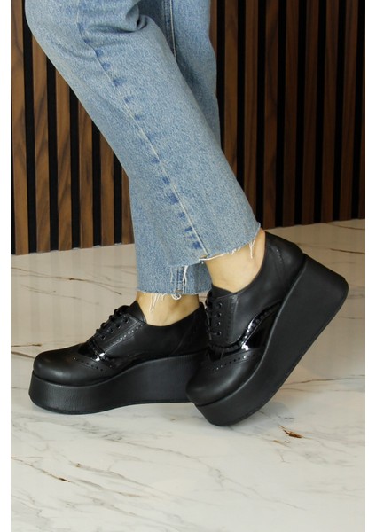 Beira Siyah Vegan Yuvarlak Burun Bağcıklı Dolgu Topuklu Günlük Ayakkabı