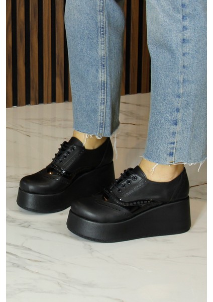 Beira Siyah Vegan Yuvarlak Burun Bağcıklı Dolgu Topuklu Günlük Ayakkabı