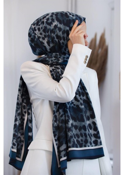 Lüks Medine Ipeği Leopar Desenli Petrol Mavisi Renkli 75X195 Kırışmaz Şal Moss Krep Dikiş Tipi Italyan Dikişli