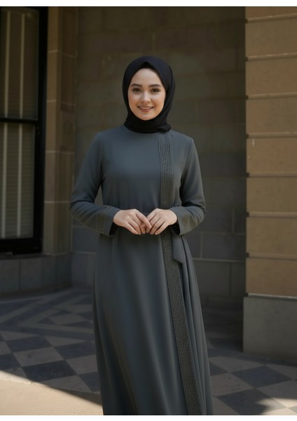Tesettür Taş Işlemeli Kuşaklı Ferace Özel Tasarım Şık ve Zarif Kadın Tesettür Elbise Modeli fiyatları
