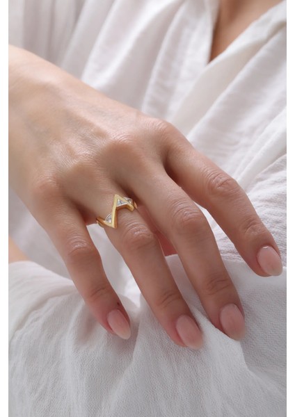 Geometrik Üçgen Taşlı Altın Renk Gümüş Kadın Yüzük
