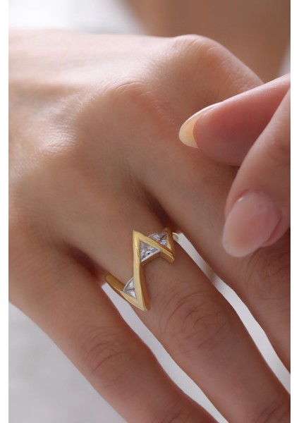 Geometrik Üçgen Taşlı Altın Renk Gümüş Kadın Yüzük fiyatları