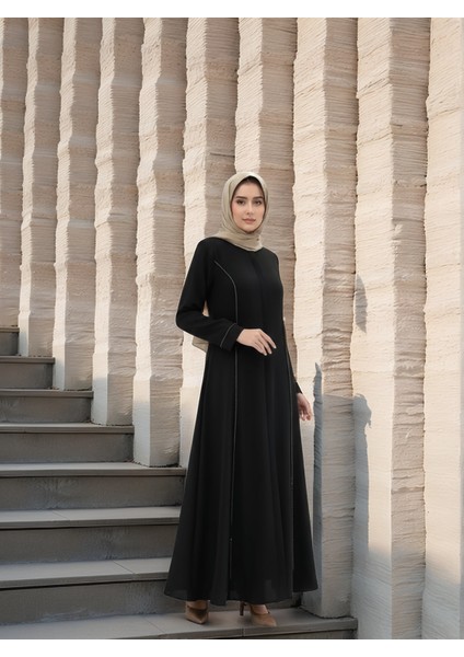 Tesettür Özel Kesim Yanları Taş Detaylı Şık ve Rahat Kadın Ferace Günlük Kullanıma Uygun Zarif Tesettür Elbise Modeli modelleri