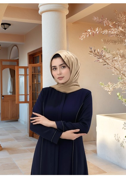 Tesettür Özel Kesim Yanları Taş Detaylı Şık ve Rahat Kadın Ferace Günlük Kullanıma Uygun Zarif Tesettür Elbise Modeli modelleri