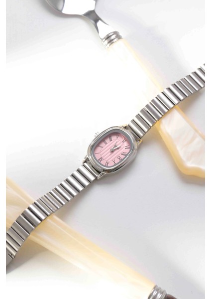 Mini Kare Gövdeli Gümüş Rengi Kadın Kol Saati modelleri