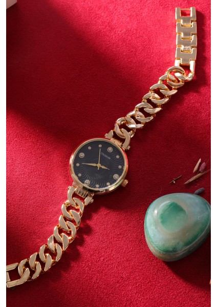 Zincir Kordonlu Siyah Kadran Altın Renk Kadın Saat modelleri