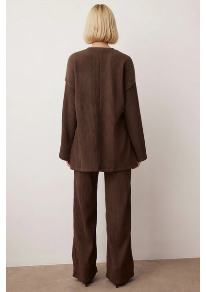 Kadın Alt Üst Geniş Kalıp Fitilli Örme Alt Üst Takım Metal Toka Detaylı Konforlu ve Şık Bir Görünüm indirimleri