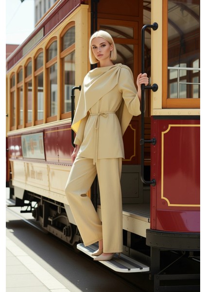 Kadın Alt Üst Drapeli Yaka Kuşak Detaylı Geniş Paça Pantolon Takımı Şık ve Rahat Birleşim Kaliteli modelleri