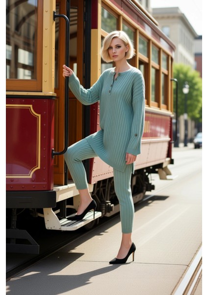 Kadın Alt Üst Geniş Kalıp Fitilli Triko Üst Alt Takım Rahat Kesim Uzun Kollu Henley Yaka Pantolonlu modelleri