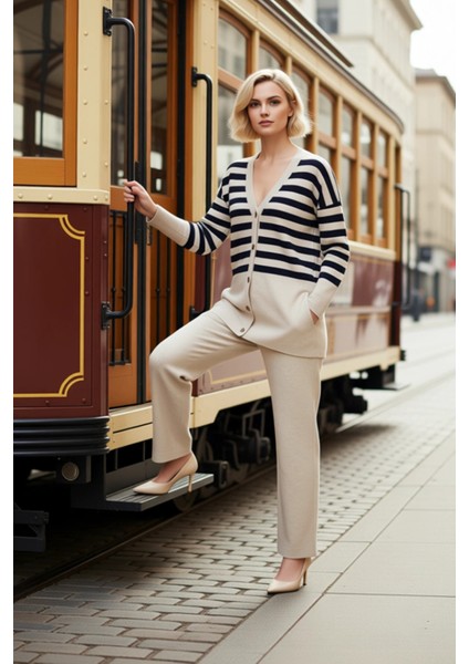 Şık Düğme Detaylı Jakar Çizgili Hırka ve Rahat Düz Paça Triko Pantolon Kadın Alt Üst Alt Üst Takımı modelleri