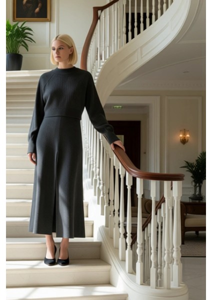 Kadın Alt Üst Modern Tasarım Dik Yaka Crop Triko Üst ve Uzun Boru Paça Triko Pantolon Takımı Rahat