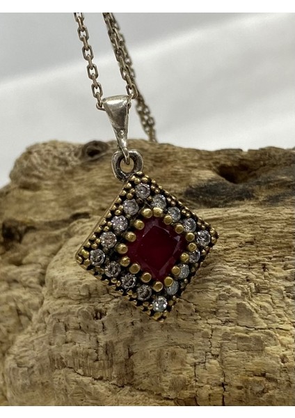 Gümüş Kırmızı Taşlı Kadın Kolyesi modelleri