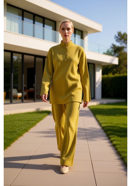 Kadın Alt Üst Ribana Dokulu Düğme Detaylı Devrik Yaka Triko Kazak ve Geniş Paça Pantolon Takımı Şık fiyatları