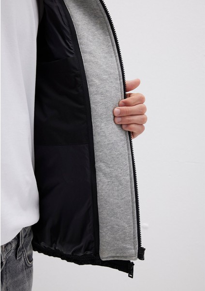 Mavi Logo Baskılı Kapüşonlu Siyah Şişme Mont 0110662-71379