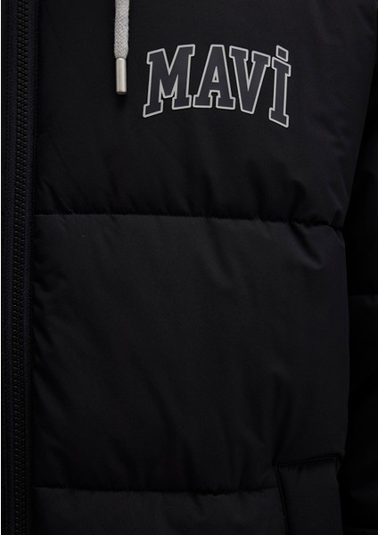 Mavi Logo Baskılı Kapüşonlu Siyah Şişme Mont 0110662-71379