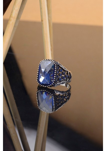 Mavi Zirkon Taşlı Yanları Zirkon Işlemeli 925 Ayar Gümüş Erkek Yüzük