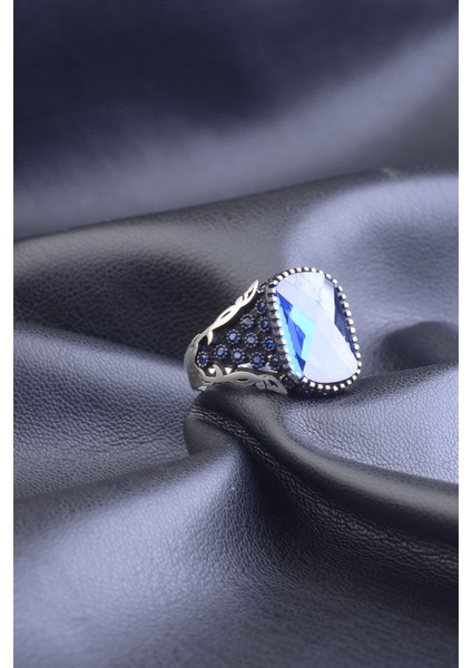 Mavi Zirkon Taşlı Yanları Zirkon Işlemeli 925 Ayar Gümüş Erkek Yüzük modelleri