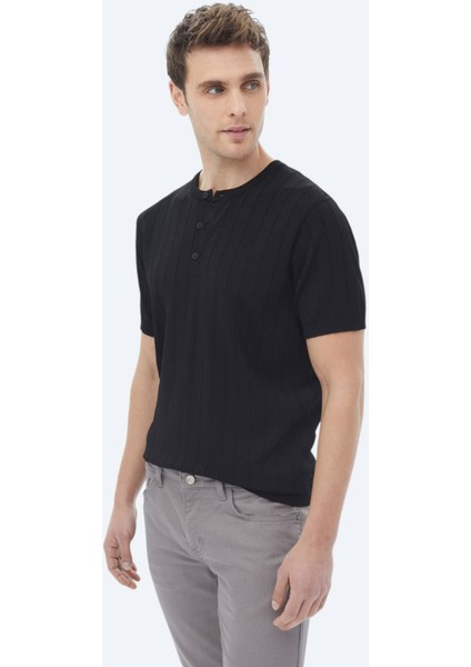 Siyah Hakim Yaka Jakarlı Triko