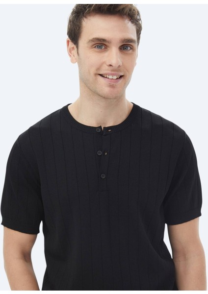 Siyah Hakim Yaka Jakarlı Triko