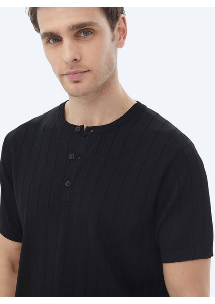 Siyah Hakim Yaka Jakarlı Triko