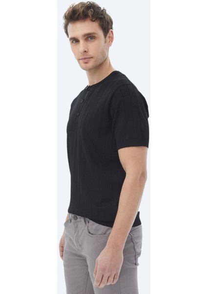 Siyah Hakim Yaka Jakarlı Triko