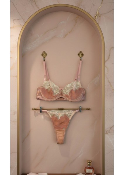 Parlak Saten ve Krem Dantelli Sütyen Takımı