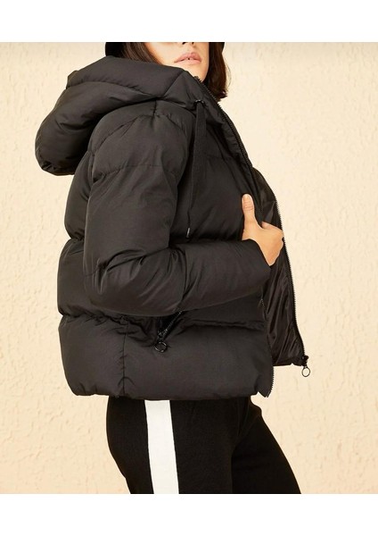 Kadın Kapüşonlu Şişme Mont modelleri