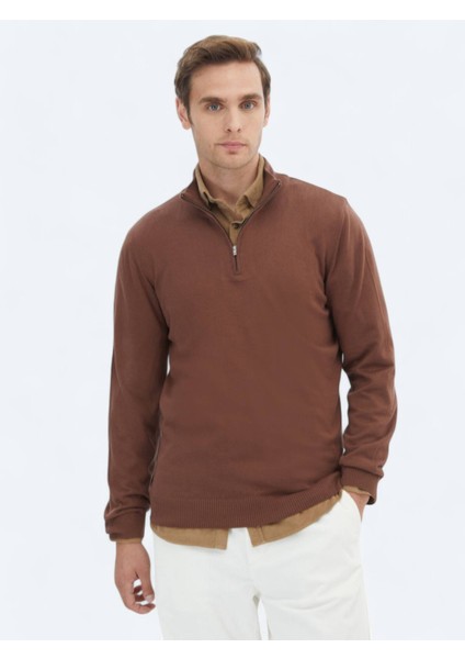 Kahverengi Yarım Balıkçı Yaka Desenli Pamuk Karışımlı Triko Kazak